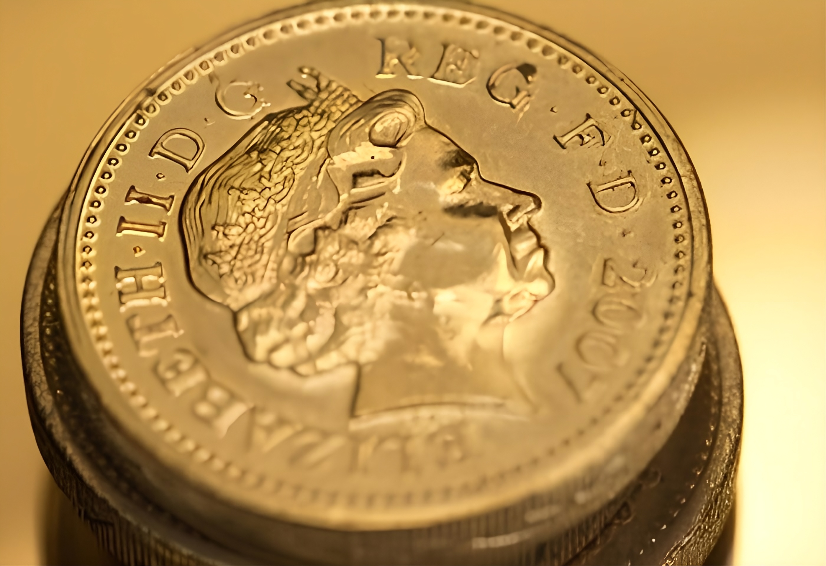 Sterlina d’oro: storia, valore e quotazione della moneta Regina Elisabetta